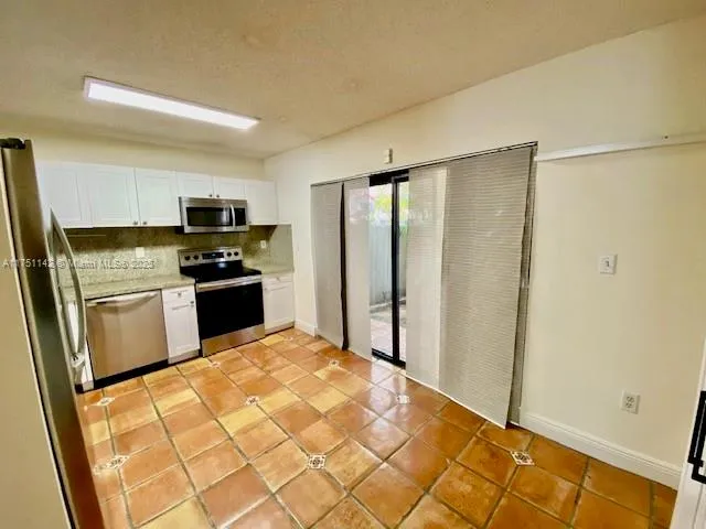 Miami, Florida 33156, United States, 2 Bedrooms Bedrooms, ,3 BathroomsBathrooms,Residential,Active,77099