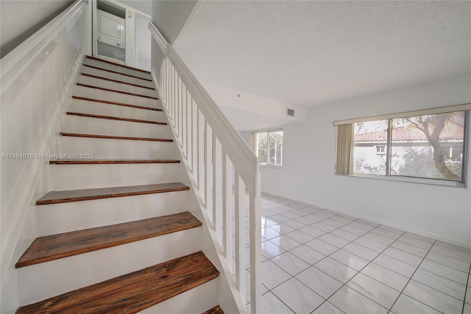 CHATEAUBLEAU VILLAS MIDWA - Residential Lease