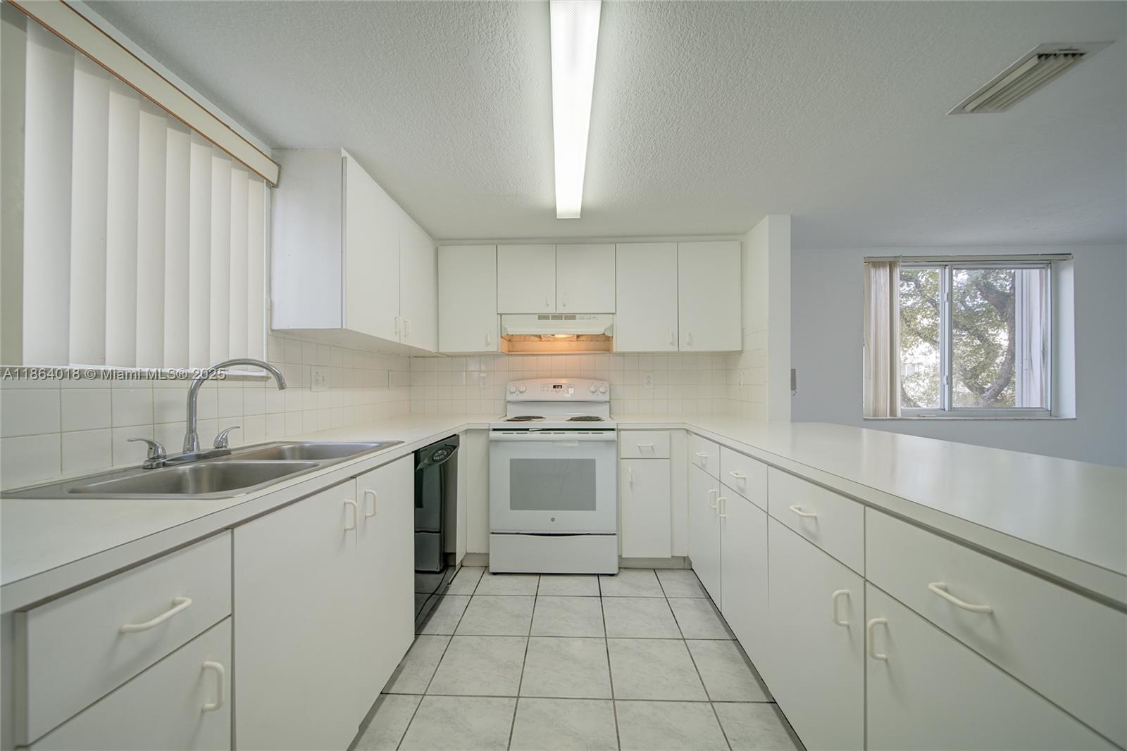 CHATEAUBLEAU VILLAS MIDWA - Residential Lease