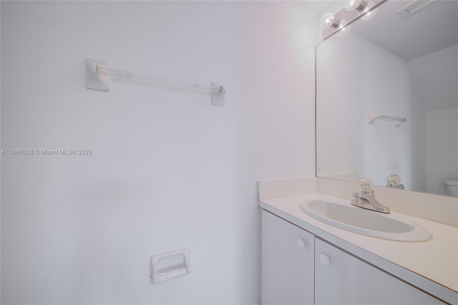 CHATEAUBLEAU VILLAS MIDWA - Residential Lease