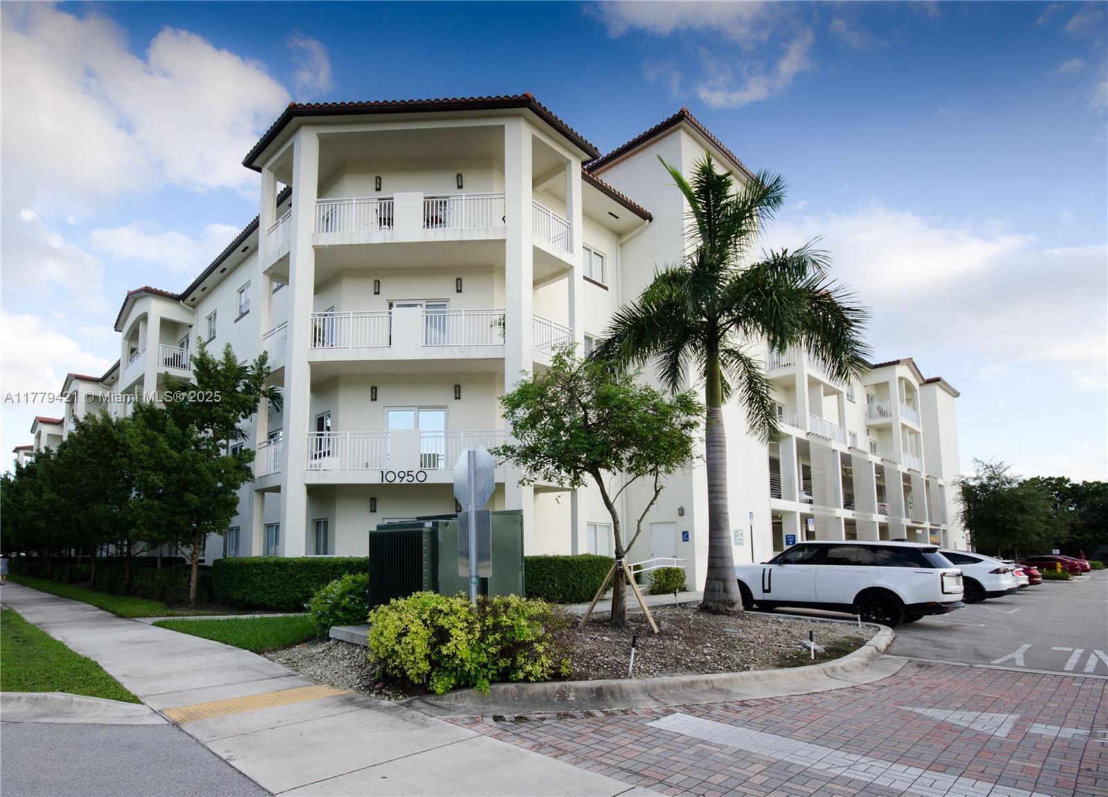 10950 Nw 82nd St 204, Doral, Miami-Dade County, Florida - 2 Bedrooms  
2 Bathrooms - 