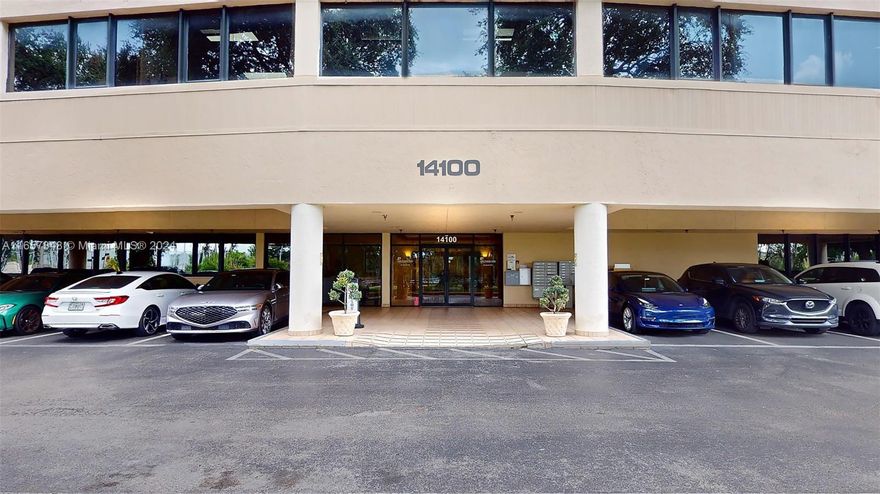 Prime Office Space in a Highly Accessible Location! Situated in one of the city’s most convenient areas, this office offers a professional and welcoming environment, perfect for a range of business needs. Its strategic location provides easy access for both employees and clients, with nearby public transit options and ample parking available.  Easy to Show