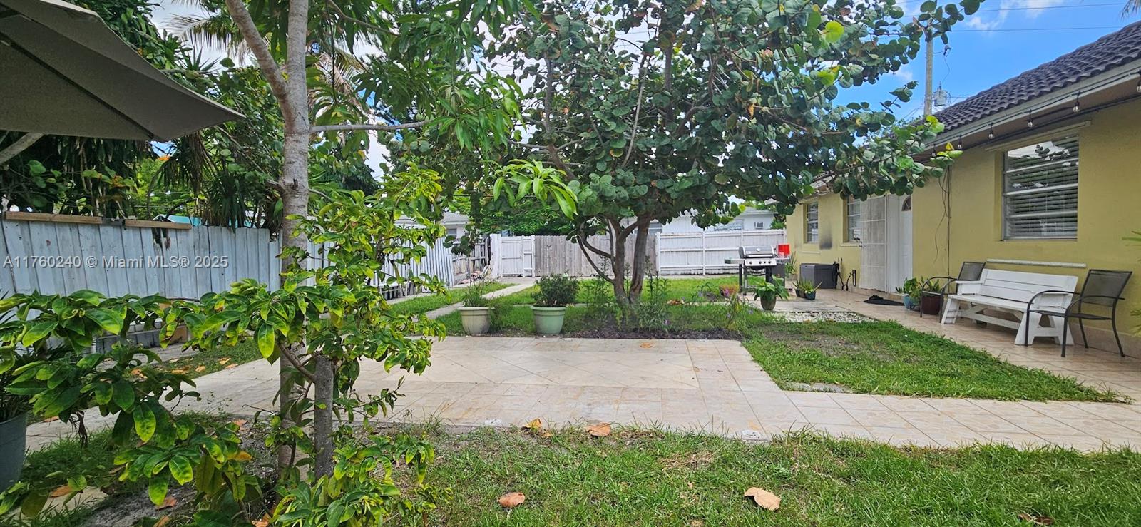 *** GREAT LOCATION EAST OF US 1 *** LARGE ONE BEDROOM APARTMENT *** NICE BACKYARD *** WATER INCLUDED *** FAST APPROVAL *** CLOSE TO SCHOOLS, RESTAURANTS, SUPERMARKET. 10 MINUTES FROM THE BEACH ***