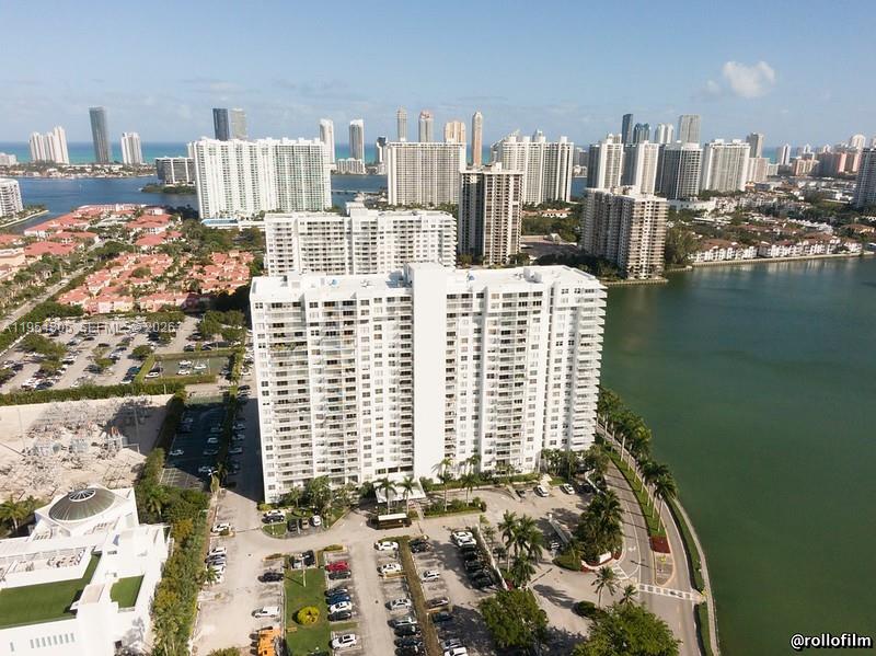 ADMIRALS PORT CONDO WEST - Residential