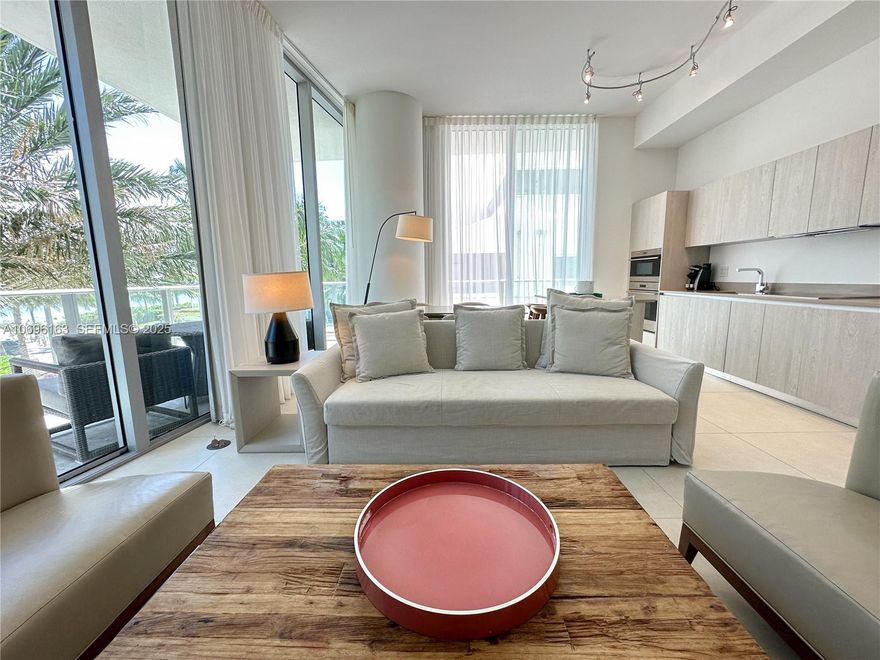 Beautiful apartment, 1 bedroom / 1 bathroom, with direct view of the Ocean. Perfect location in the amazing city of Hollywood Beach. Resort plenty of amenities. Gym, pool on the 9th floor, restaurants, spa and much more. Ideal space for a perfect vacation. Hyde is at a strategic spot between Miami and Fort Lauderdale. At the same time, it is close to commercial plazas and the fabulous Aventura Mall.Shorter or high season rentals ask the prices.