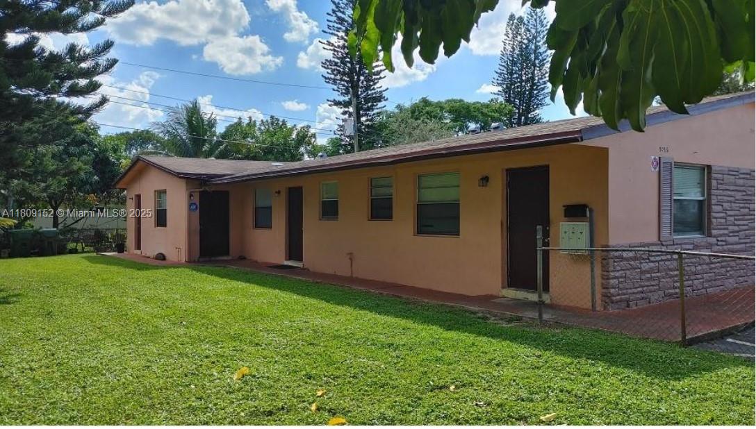 Rental Property at 5210 Nw 16th St 3, Lauderhill, Miami-Dade County, Florida - Bedrooms: 2 
Bathrooms: 2  - $2,100 MO.