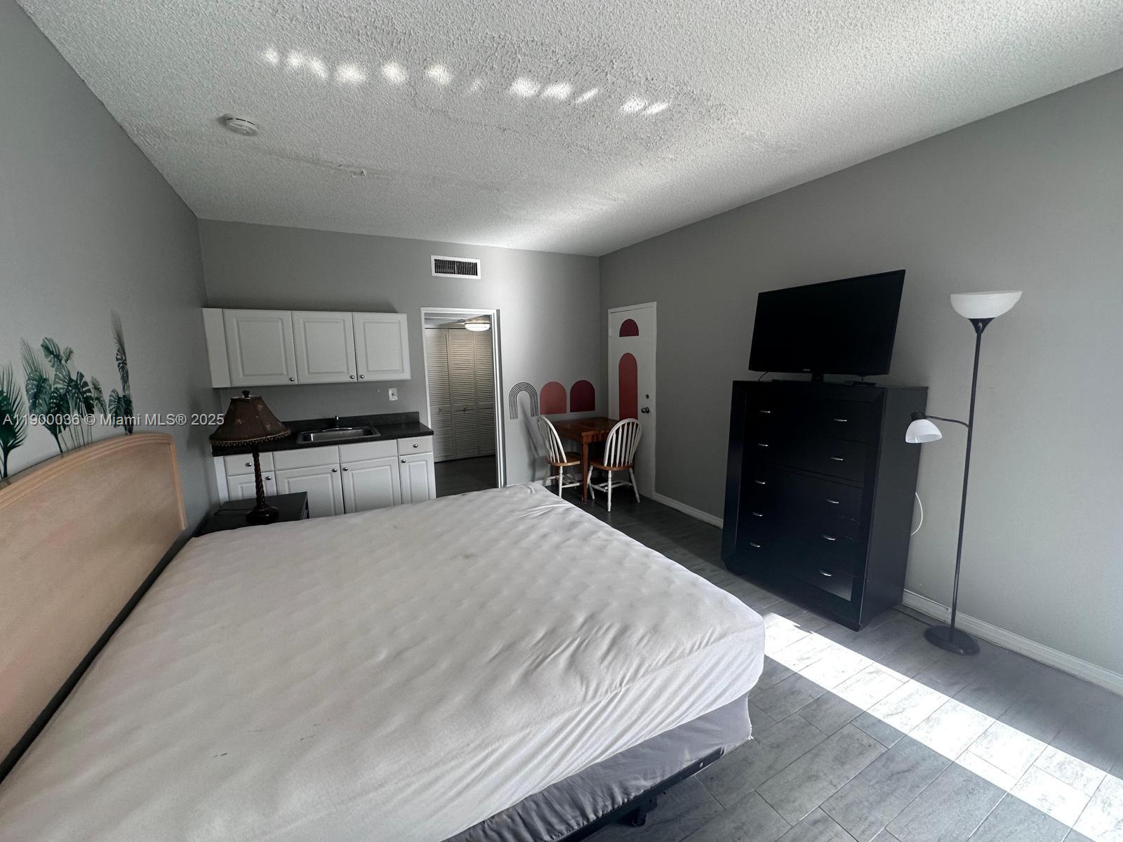 DIPLOMAT GOLF & RACQUET C - Residential Lease