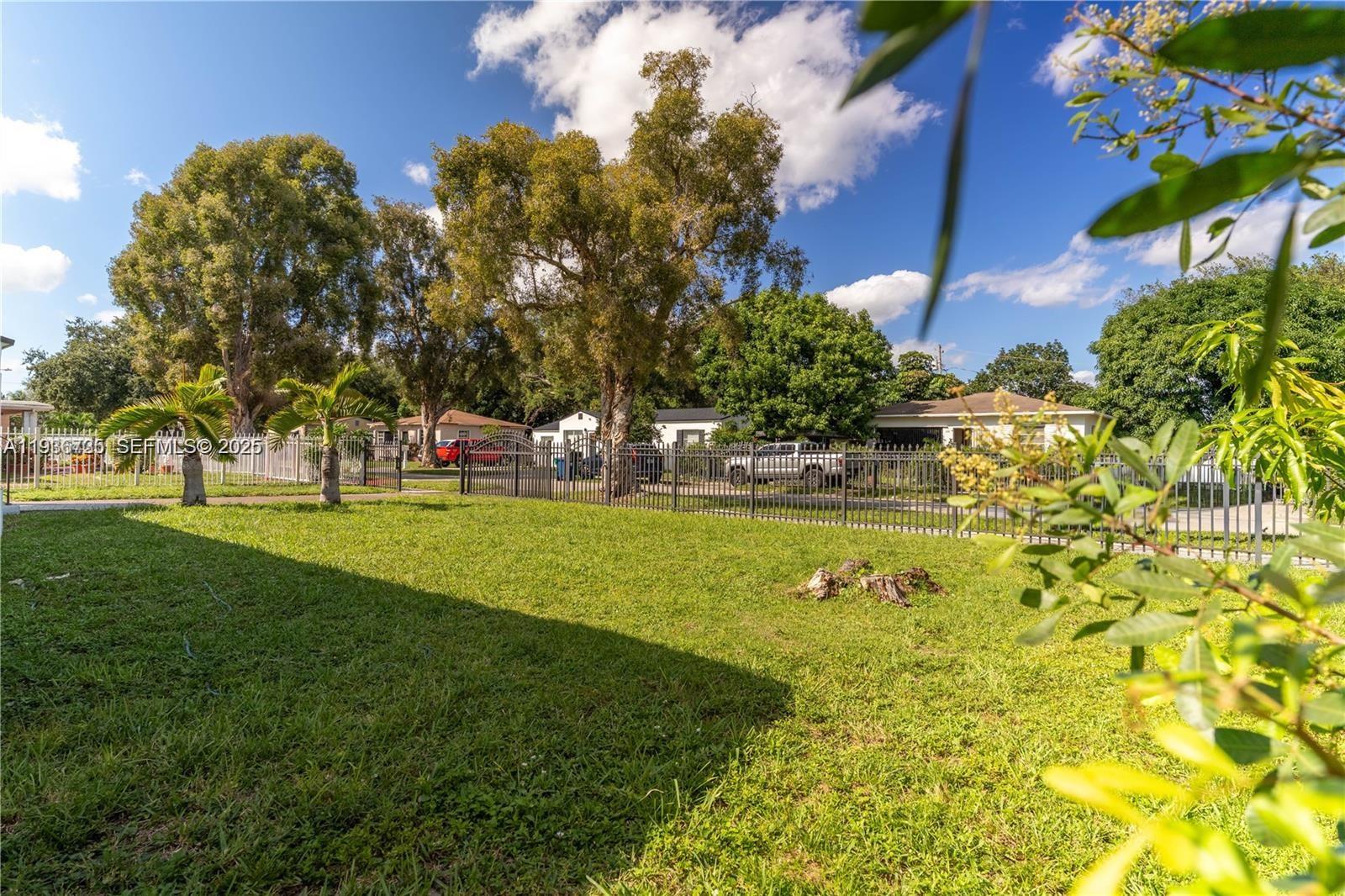 FLAMINGO VILLAGE - Residential