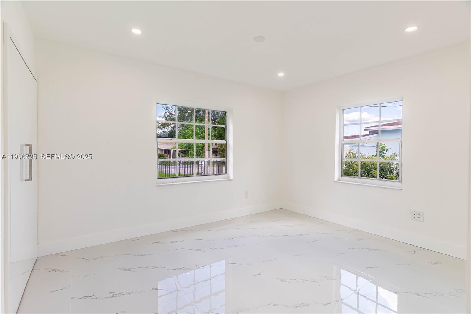 FLAMINGO VILLAGE - Residential