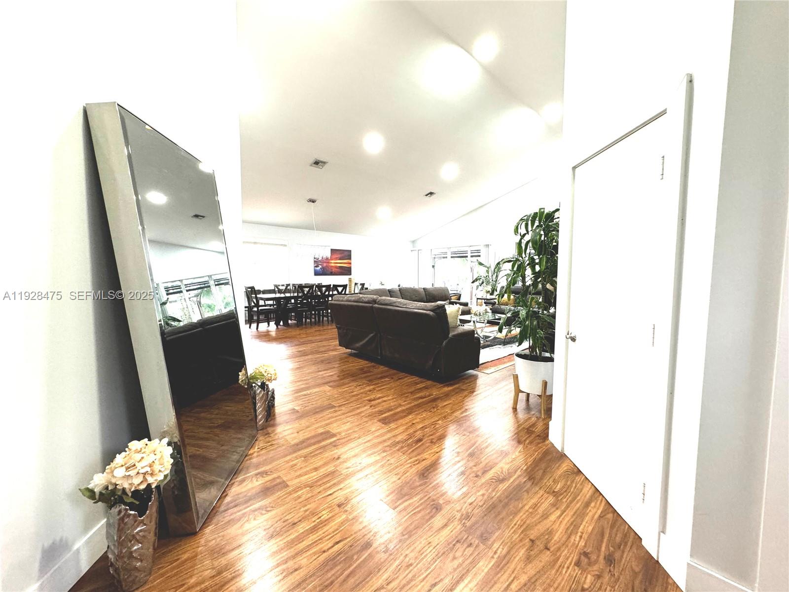 HOLLYWOOD LAKES COUNTRY C - Residential Lease