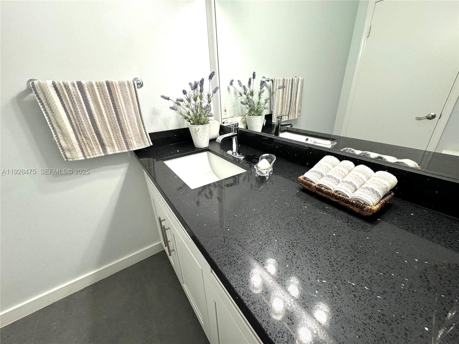 HOLLYWOOD LAKES COUNTRY C - Residential Lease