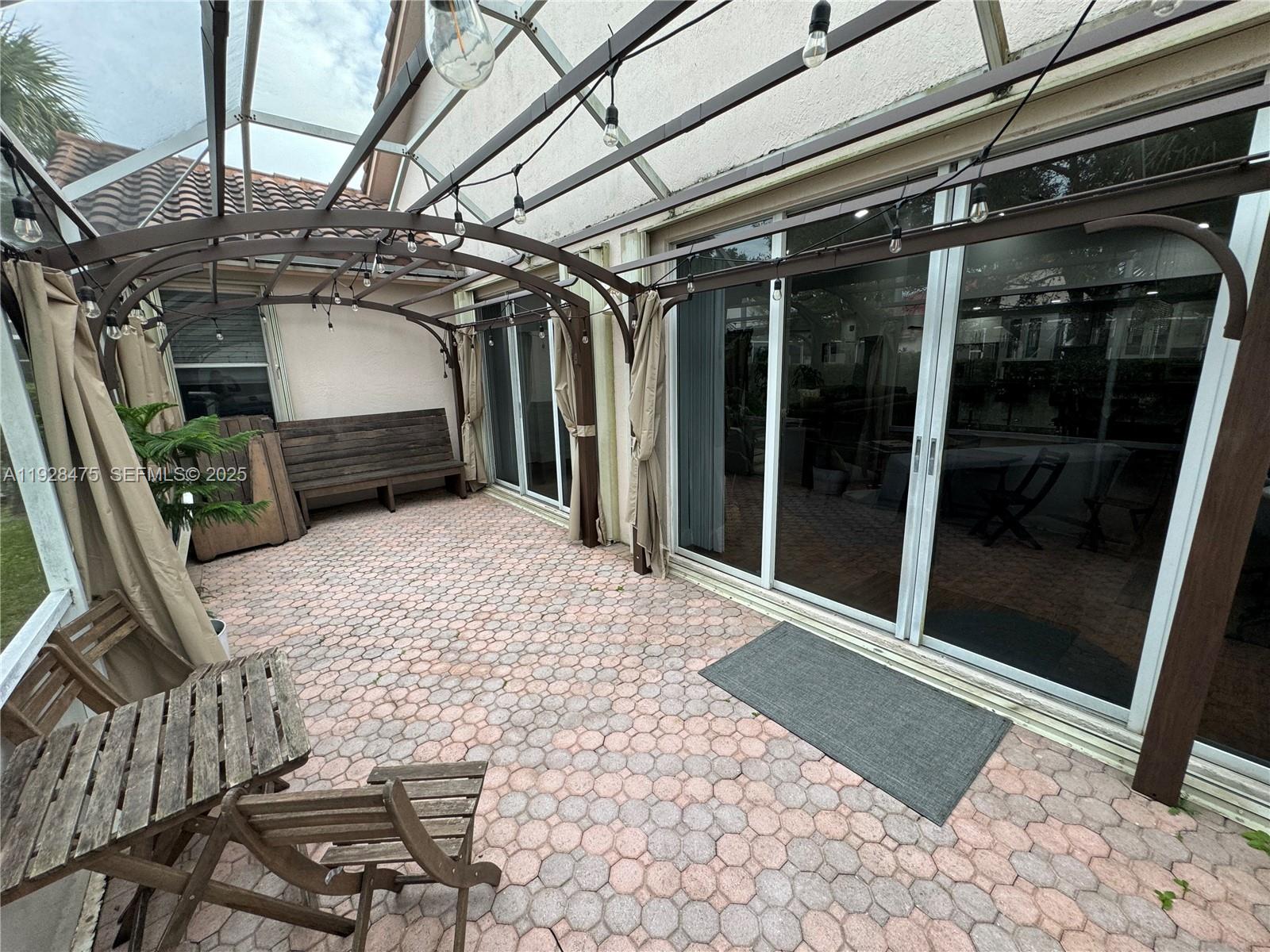 HOLLYWOOD LAKES COUNTRY C - Residential Lease