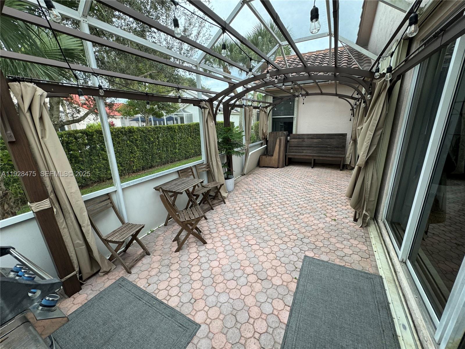 HOLLYWOOD LAKES COUNTRY C - Residential Lease