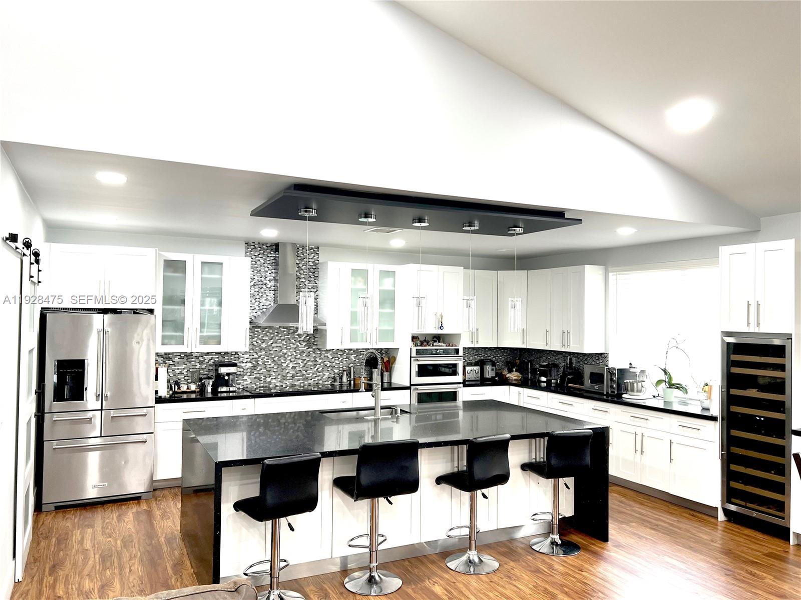 HOLLYWOOD LAKES COUNTRY C - Residential Lease