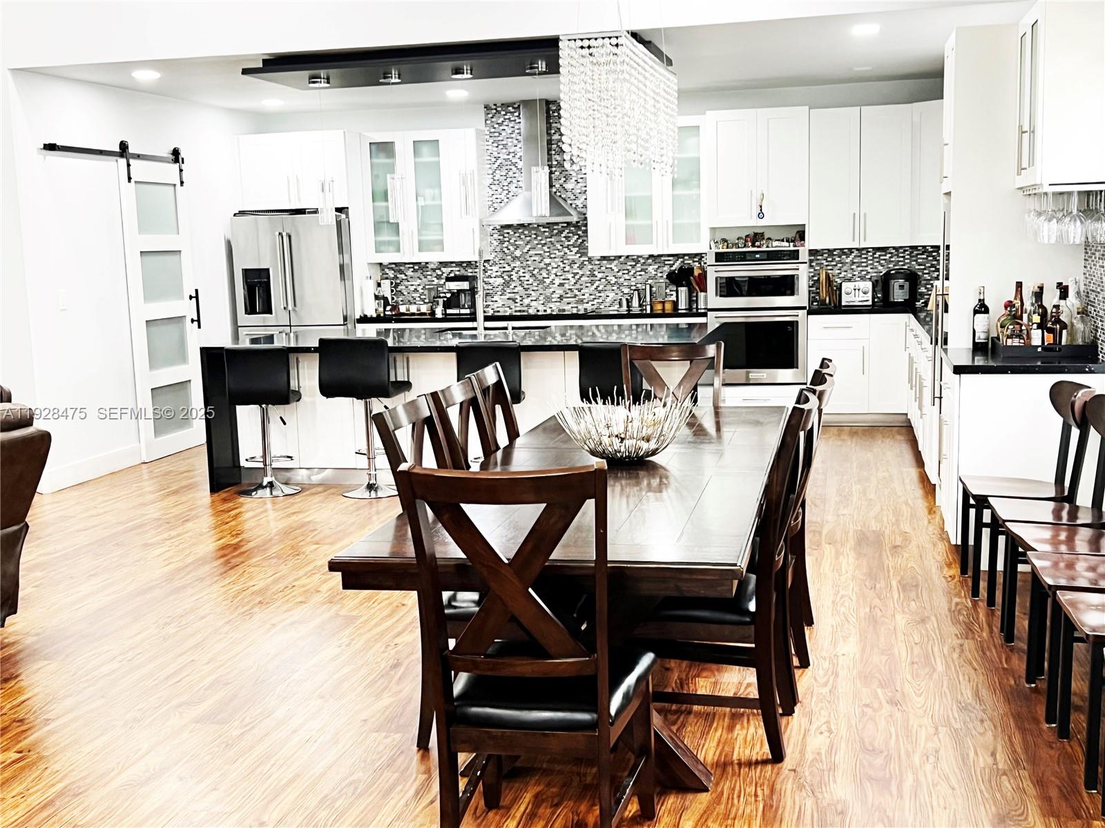 HOLLYWOOD LAKES COUNTRY C - Residential Lease