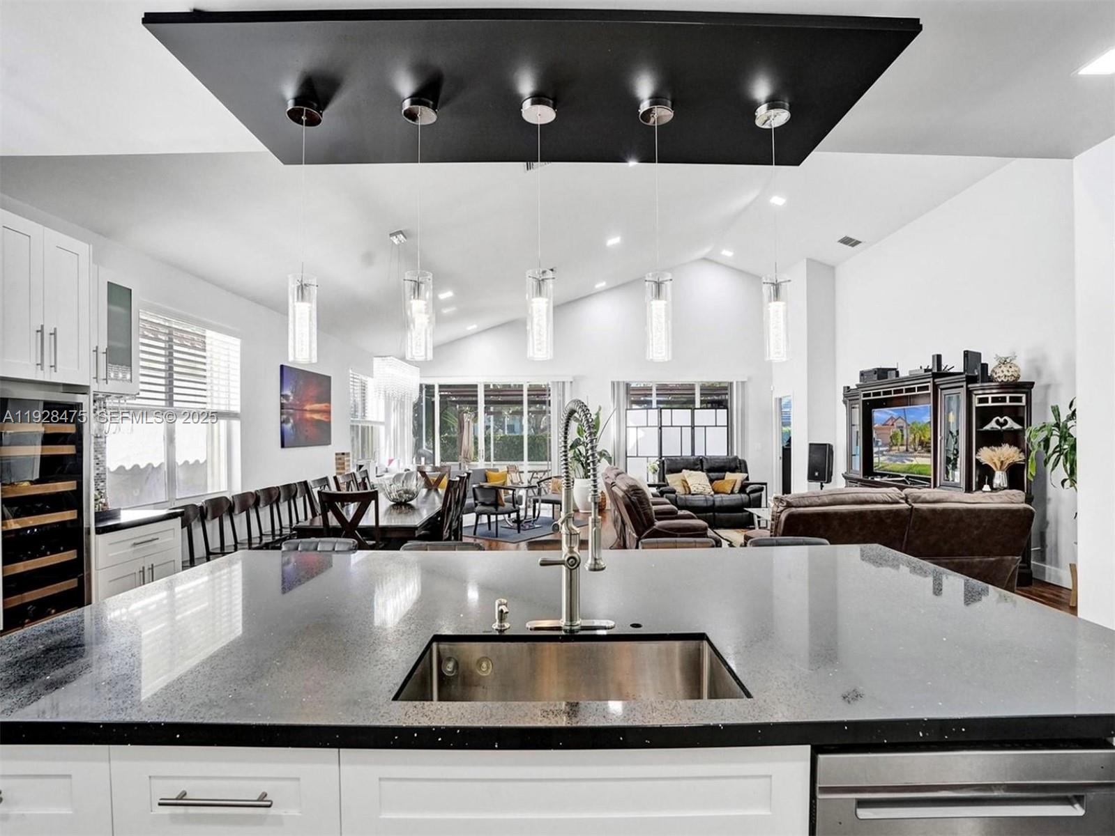 HOLLYWOOD LAKES COUNTRY C - Residential Lease