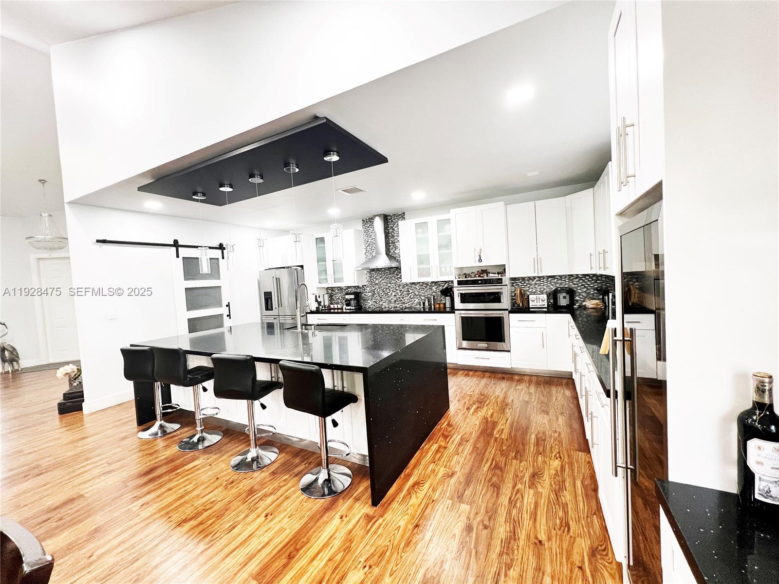 HOLLYWOOD LAKES COUNTRY C - Residential Lease