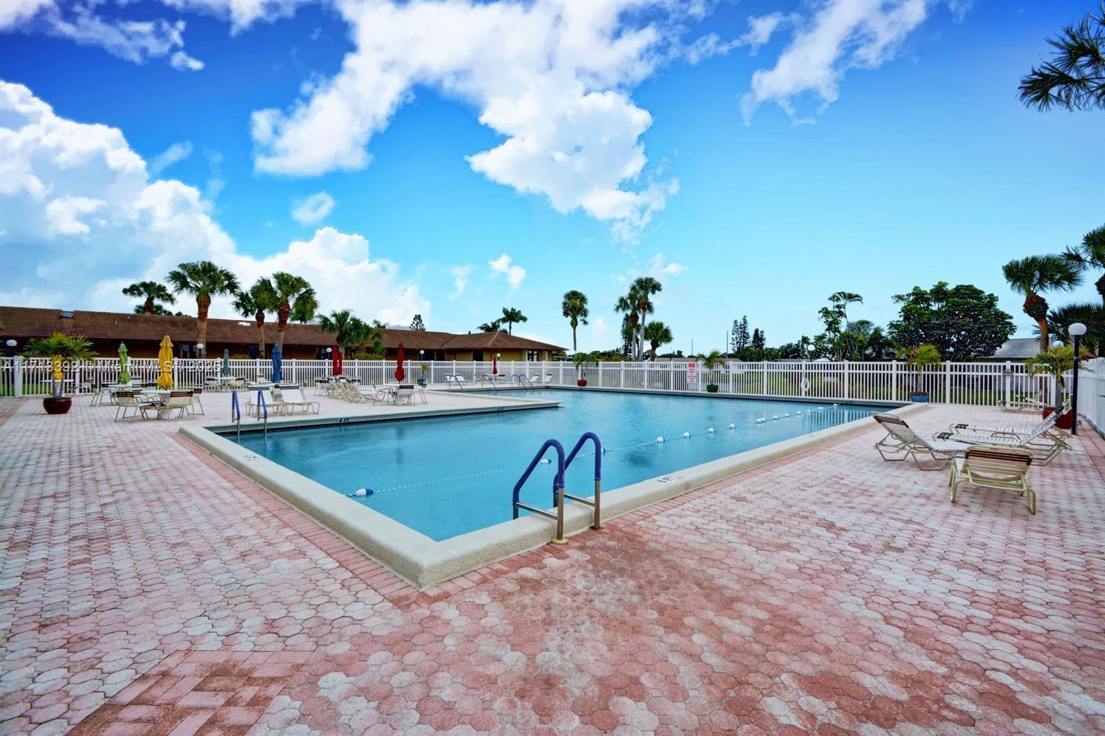 DELRAY VILLAS 2 - Residential