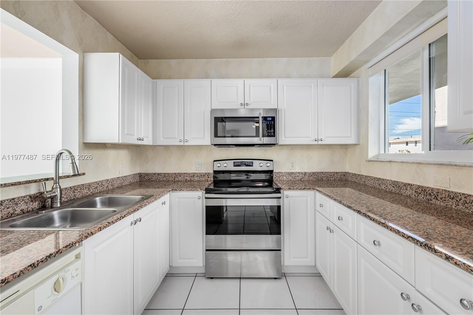 ROND POINT CONDO - Residential