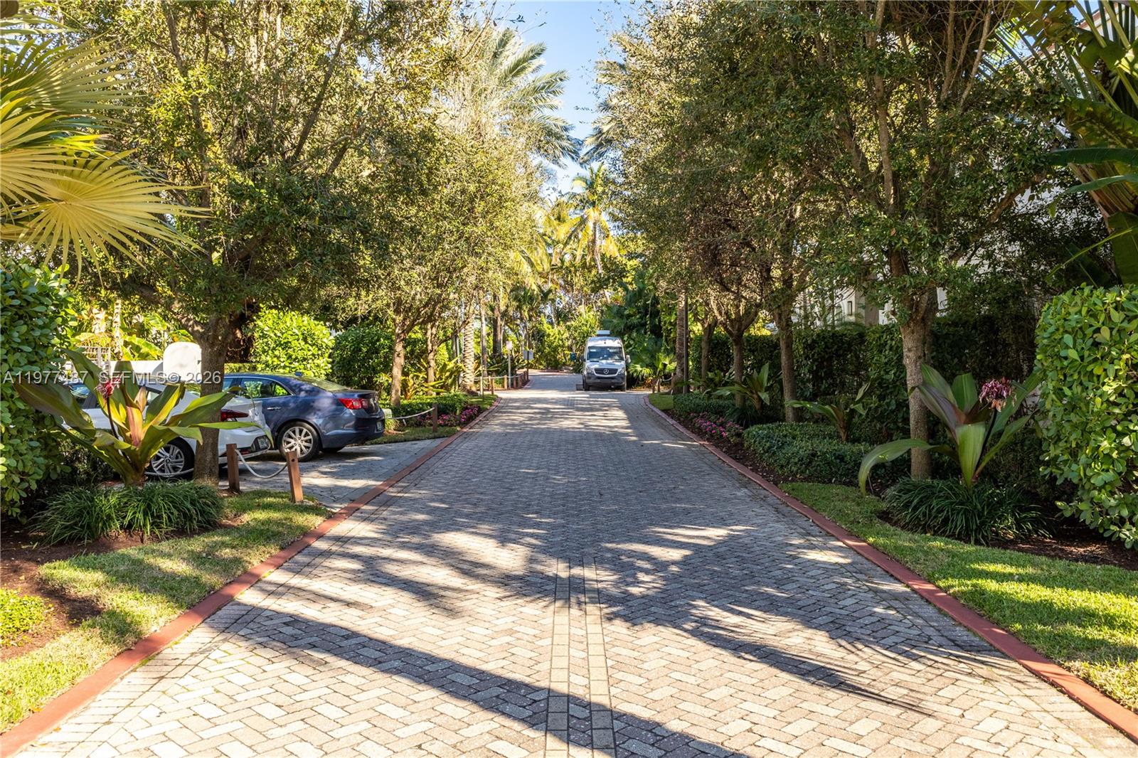 ROND POINT CONDO - Residential