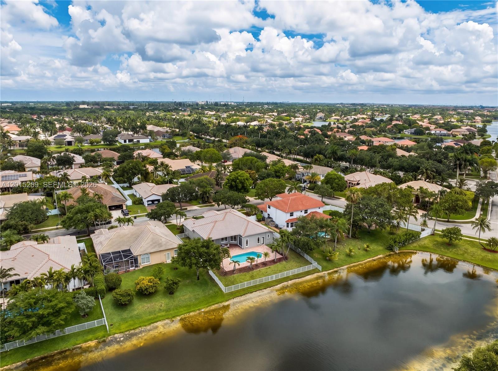 PEMBROKE FALLS - Residential