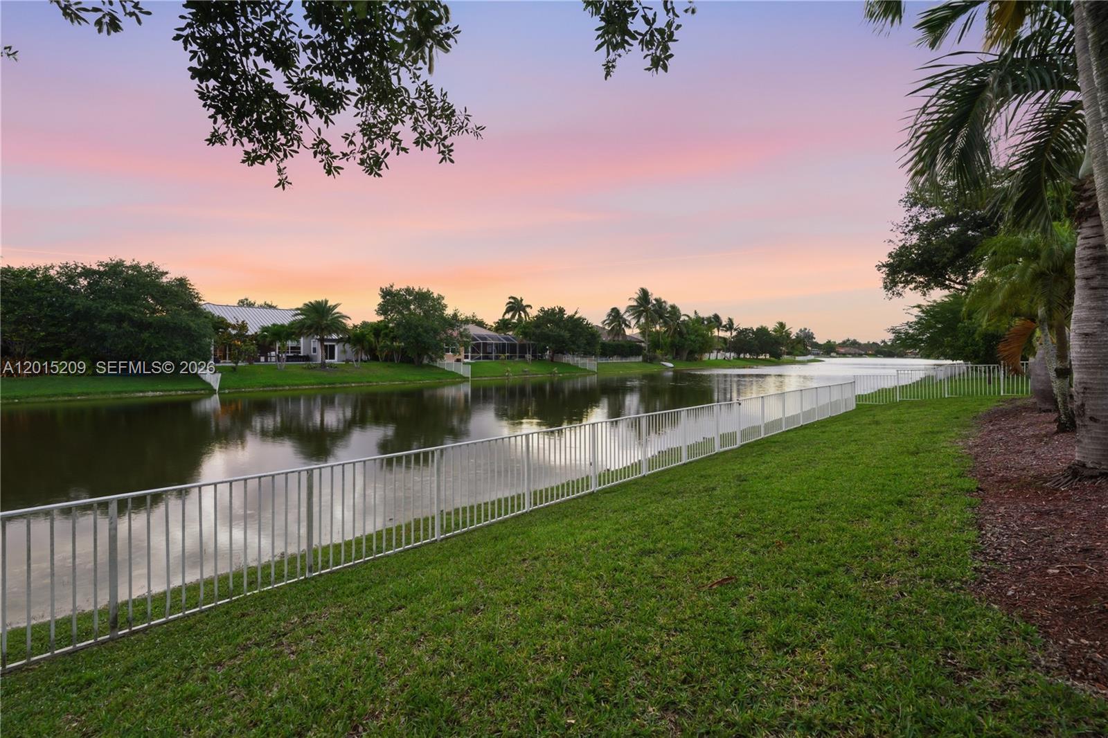 PEMBROKE FALLS - Residential