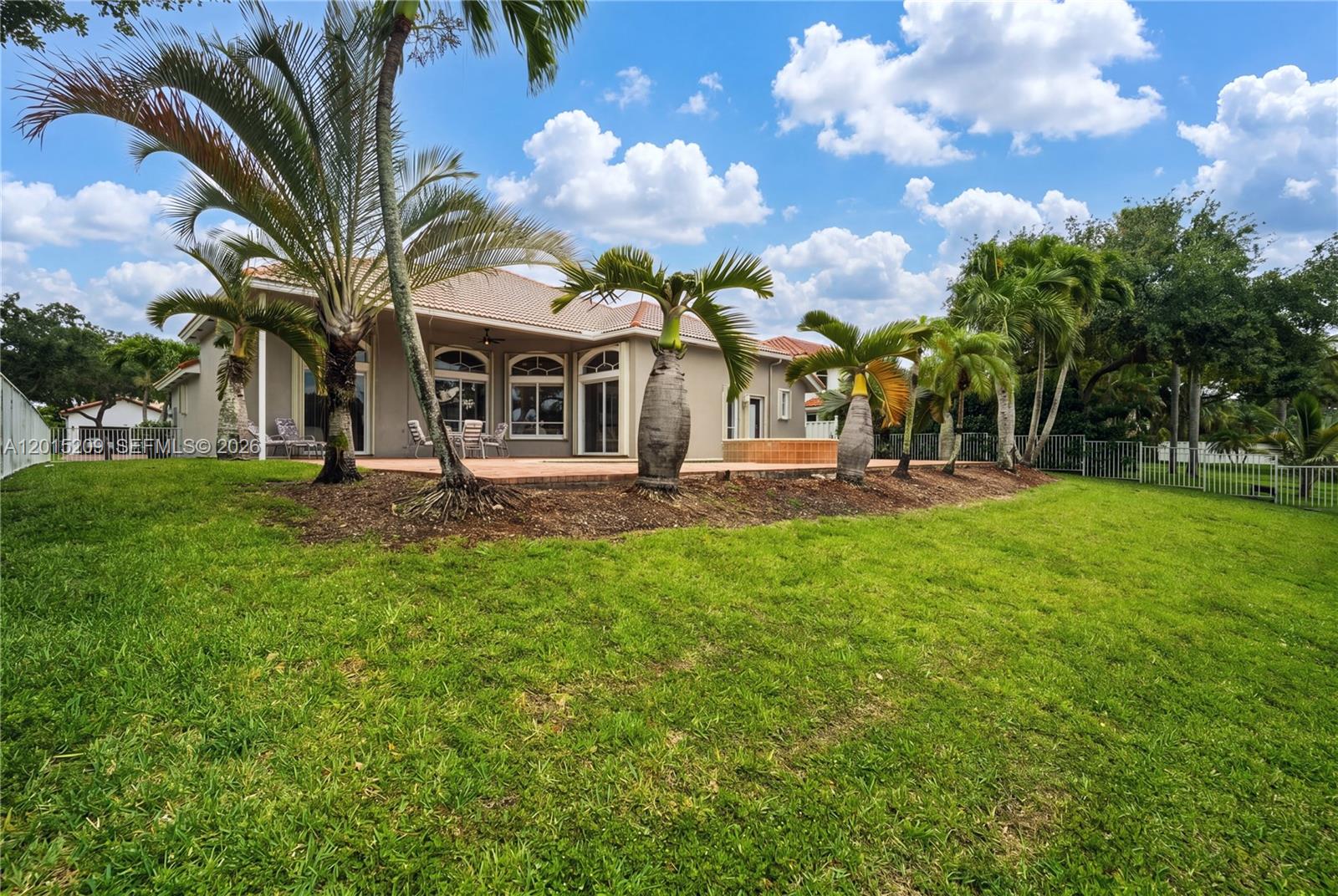 PEMBROKE FALLS - Residential