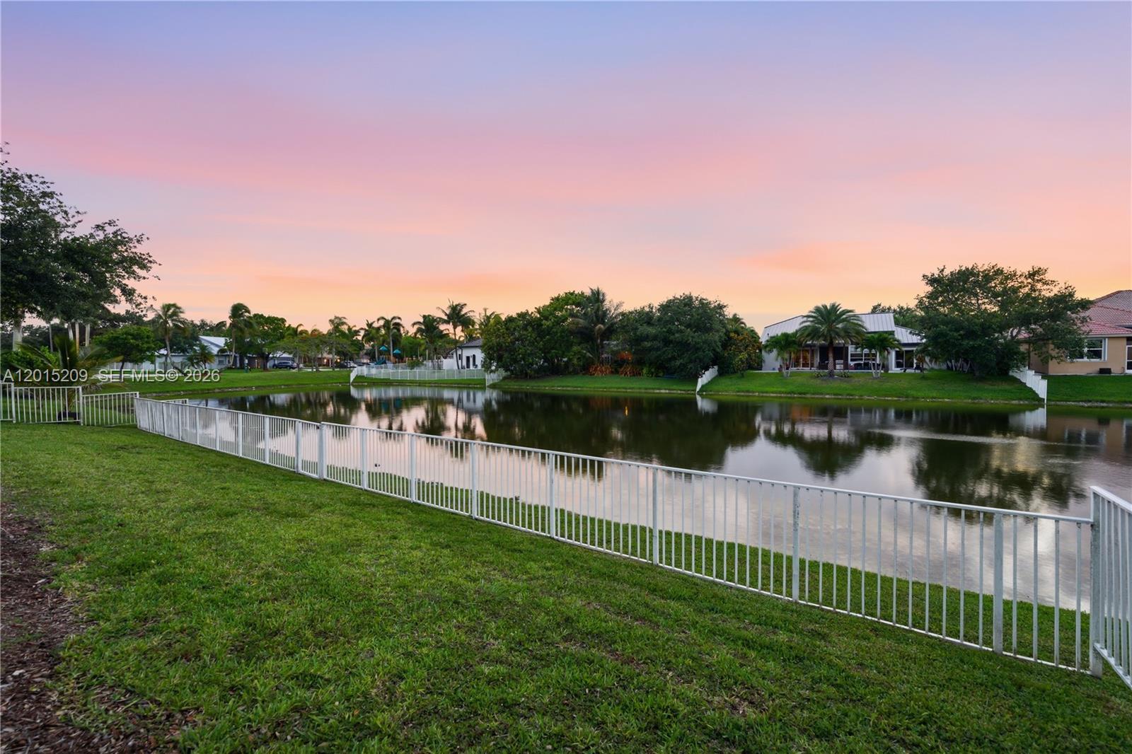 PEMBROKE FALLS - Residential