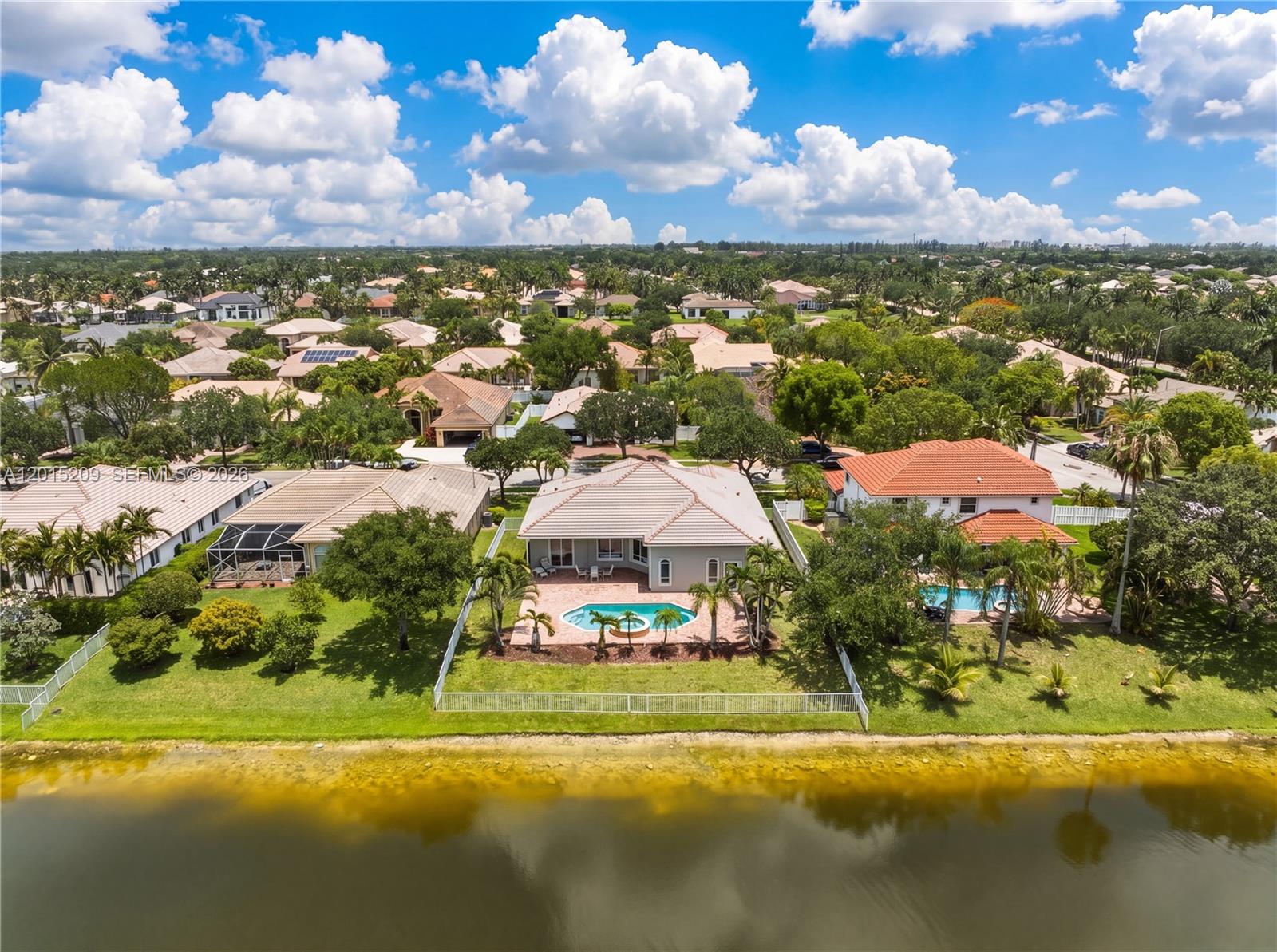 PEMBROKE FALLS - Residential