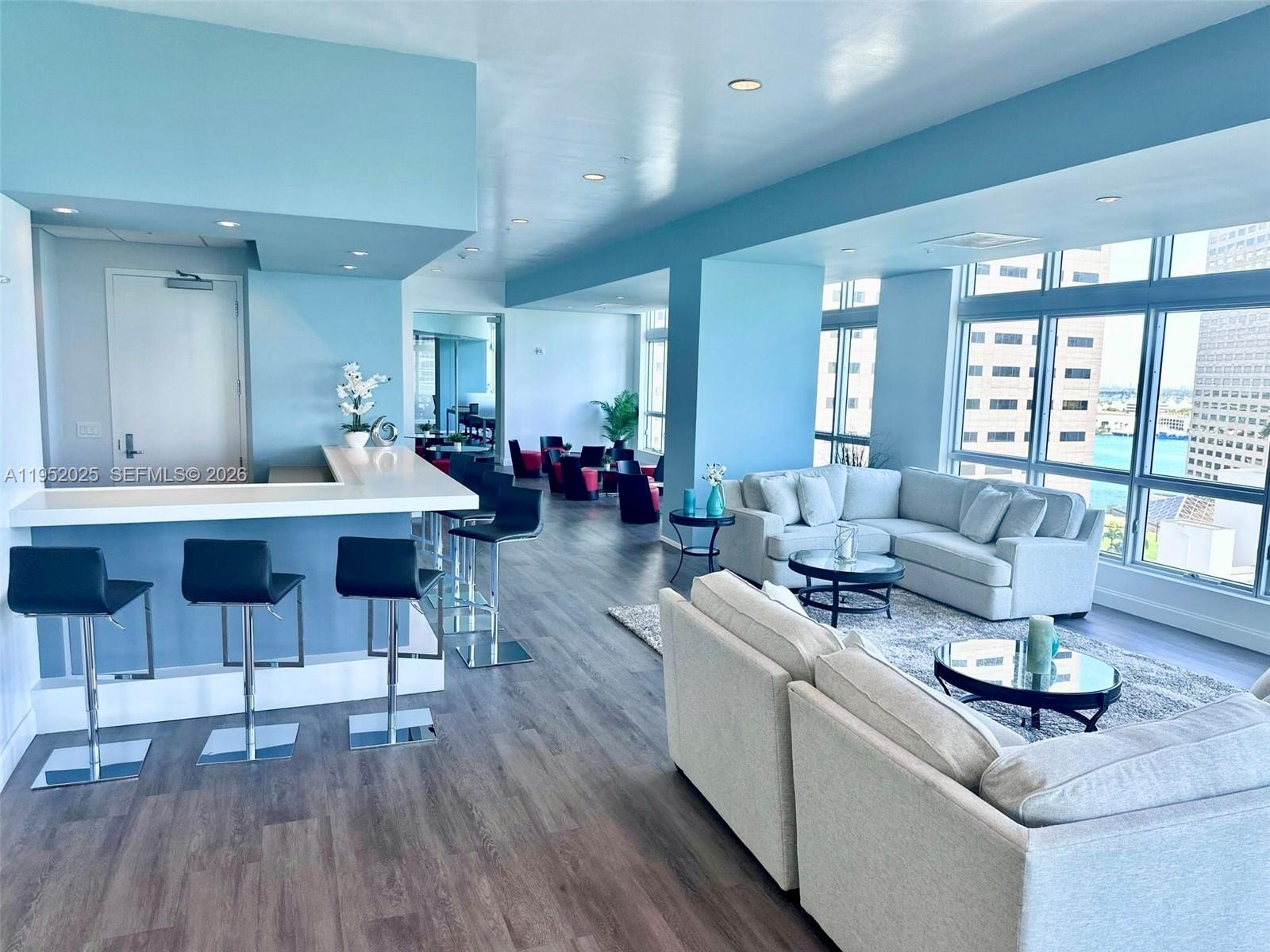 MET 1 CONDO - Residential