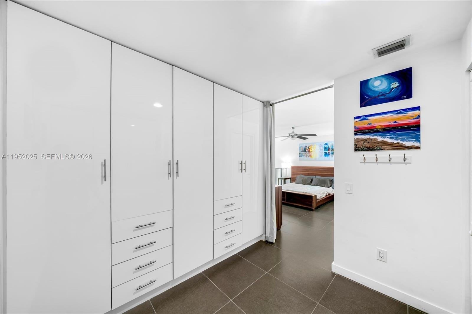 MET 1 CONDO - Residential