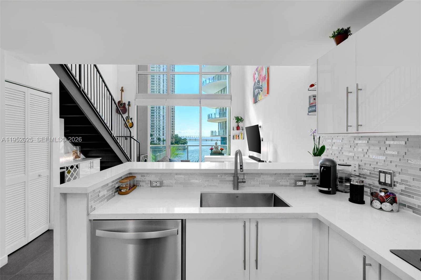 MET 1 CONDO - Residential