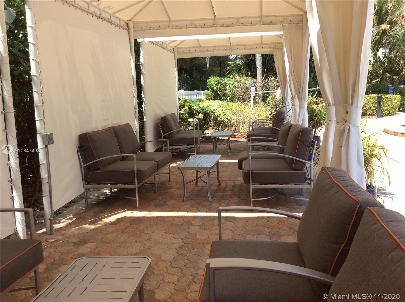 RESIDENCES ON HOLLYWOOD B - Residential Lease