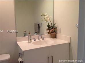 RESIDENCES ON HOLLYWOOD B - Residential Lease