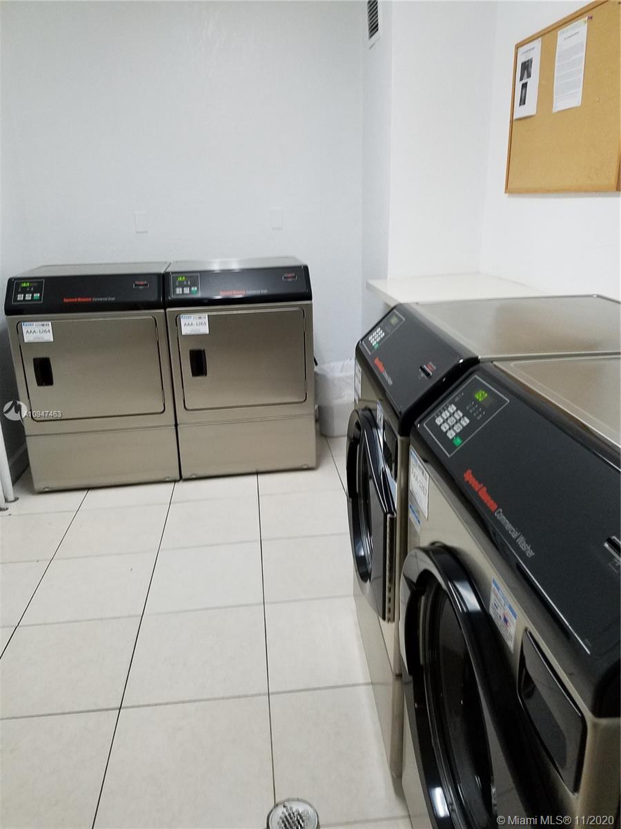 RESIDENCES ON HOLLYWOOD B - Residential Lease