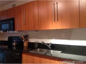 RESIDENCES ON HOLLYWOOD B - Residential Lease