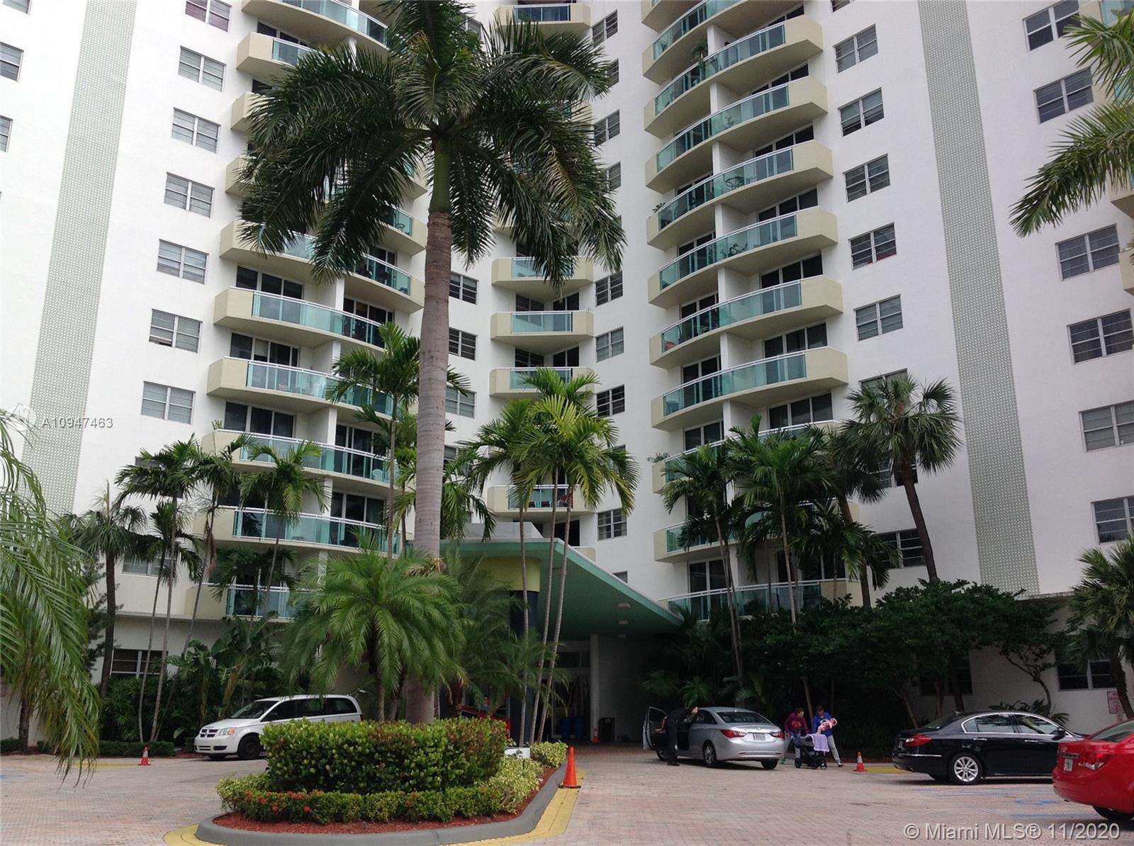 RESIDENCES ON HOLLYWOOD B - Residential Lease