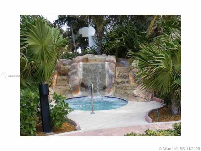 RESIDENCES ON HOLLYWOOD B - Residential Lease