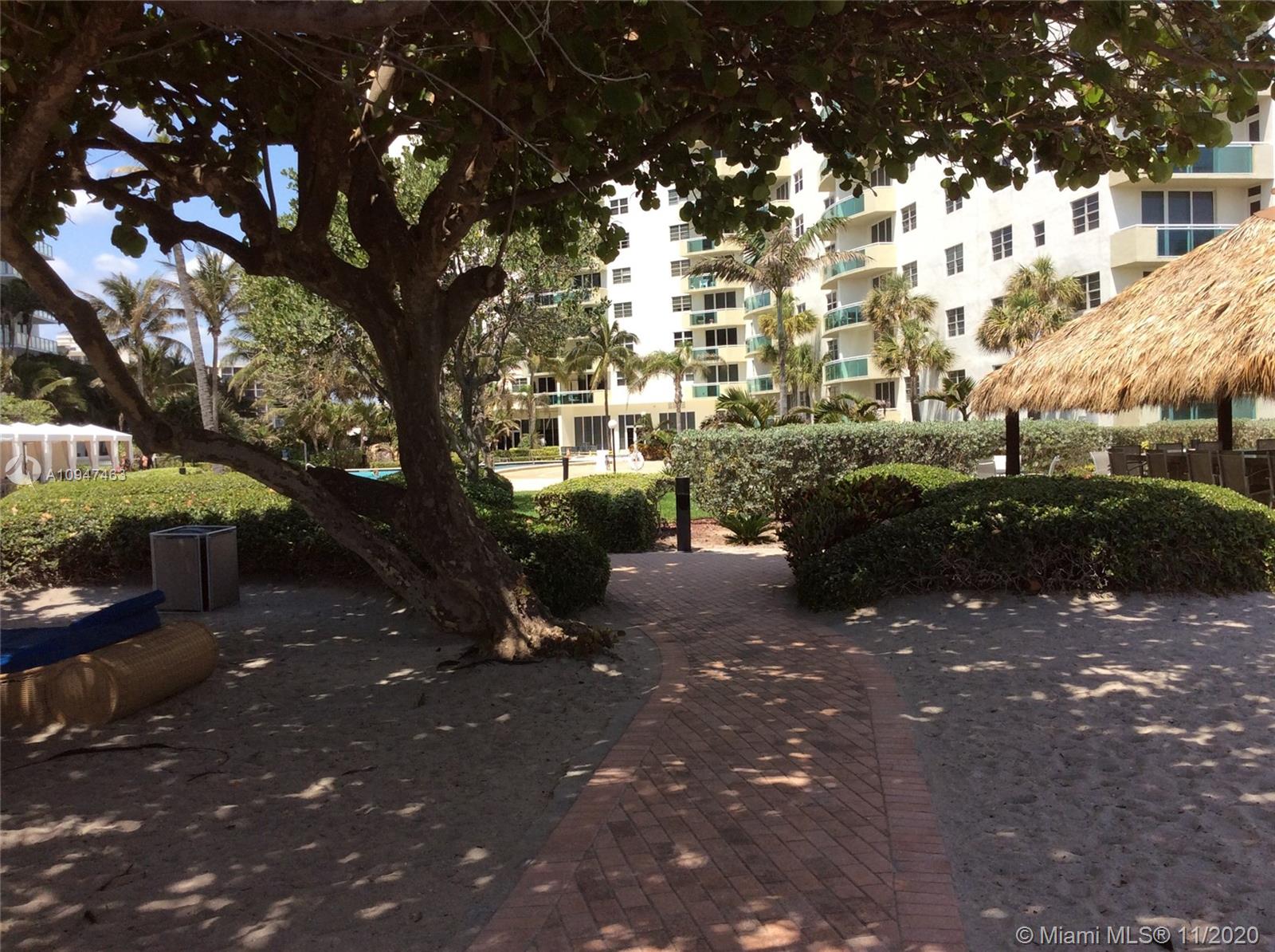 RESIDENCES ON HOLLYWOOD B - Residential Lease