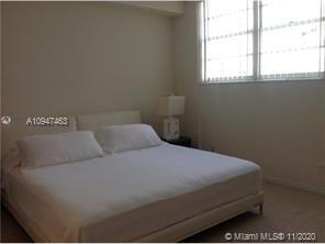 RESIDENCES ON HOLLYWOOD B - Residential Lease