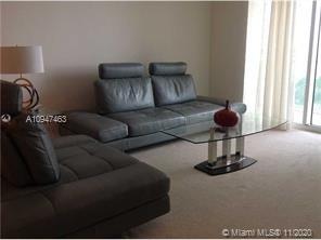 RESIDENCES ON HOLLYWOOD B - Residential Lease