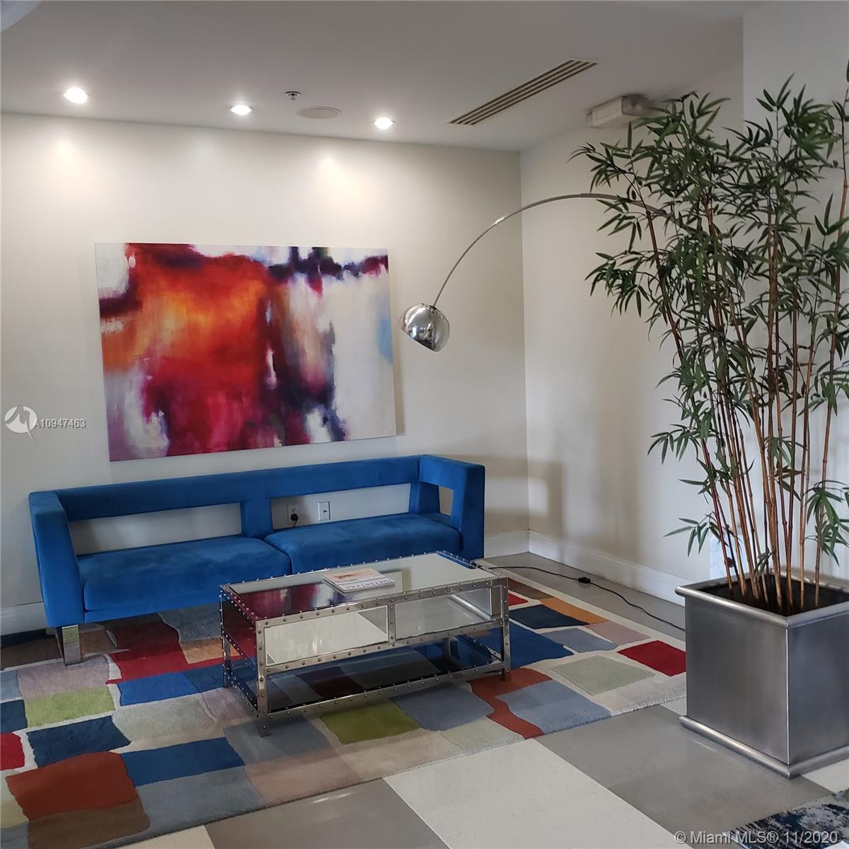 RESIDENCES ON HOLLYWOOD B - Residential Lease