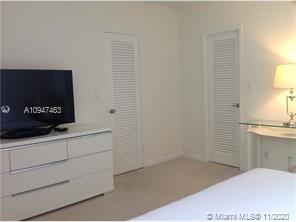 RESIDENCES ON HOLLYWOOD B - Residential Lease