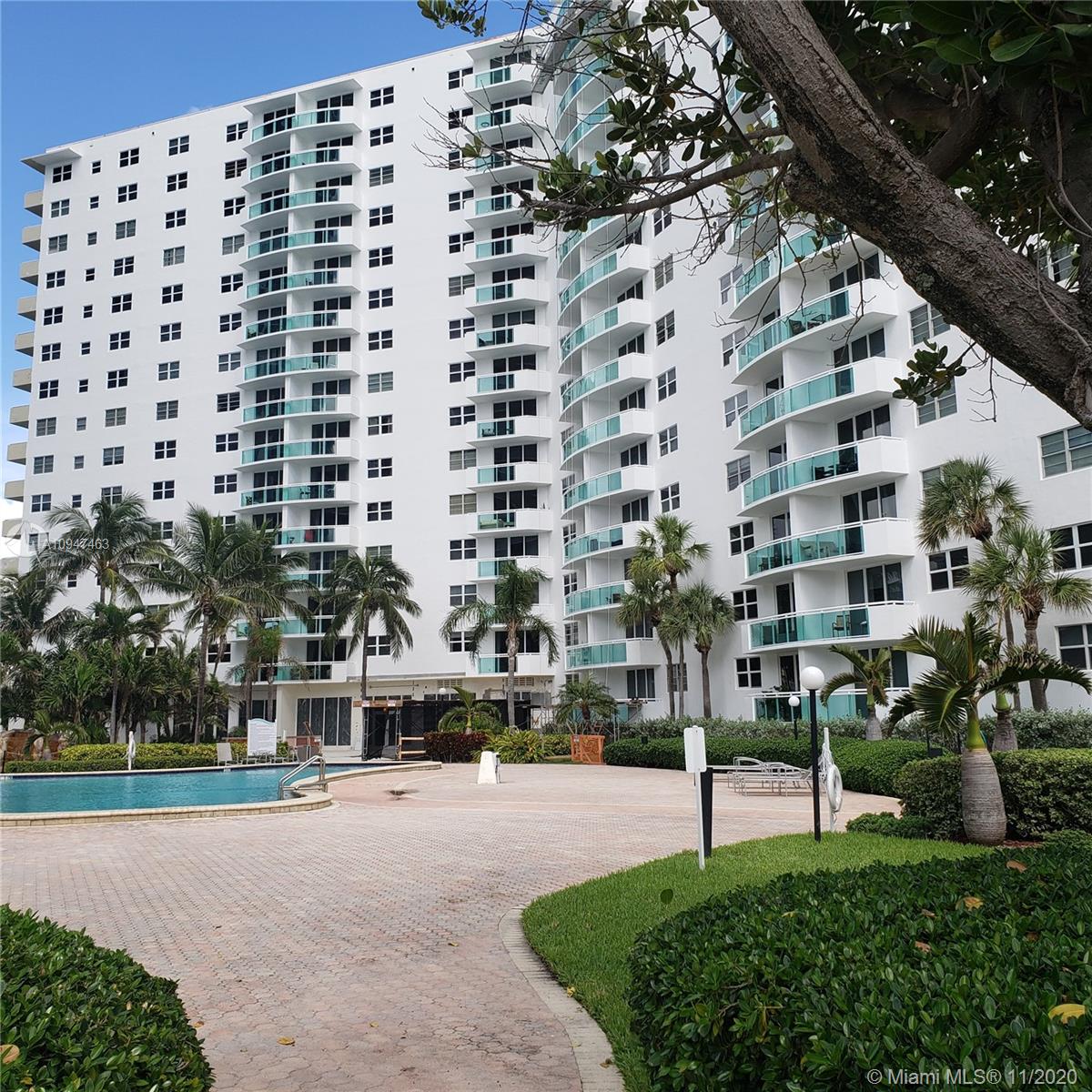 RESIDENCES ON HOLLYWOOD B - Residential Lease