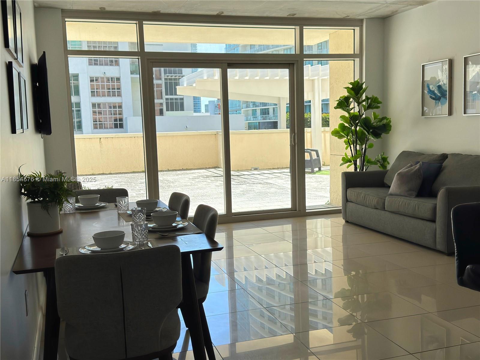 MIDBLOCK MIAMI CONDO - Residential