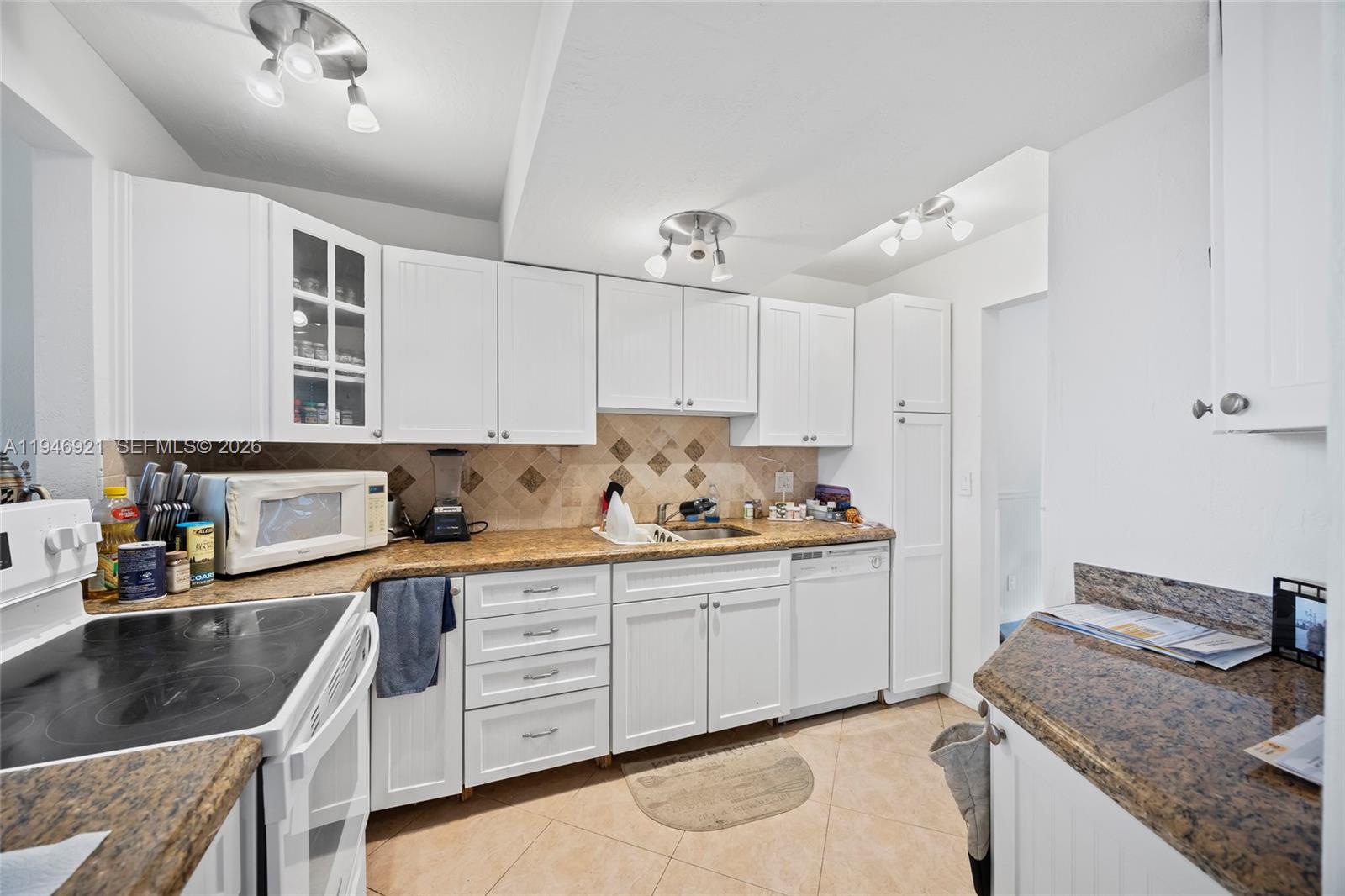 POINTE CONDO - Residential