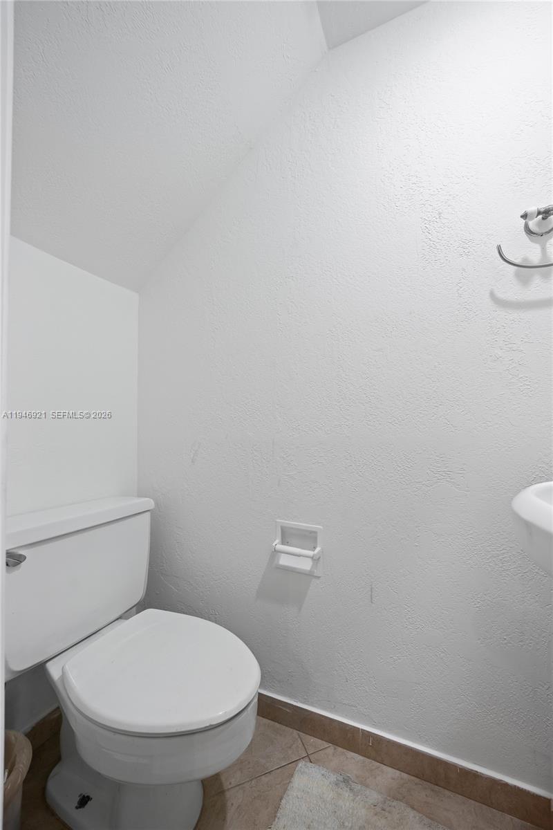 POINTE CONDO - Residential