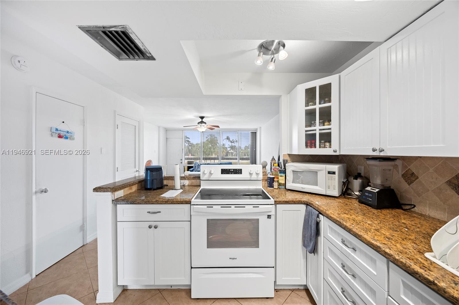 POINTE CONDO - Residential