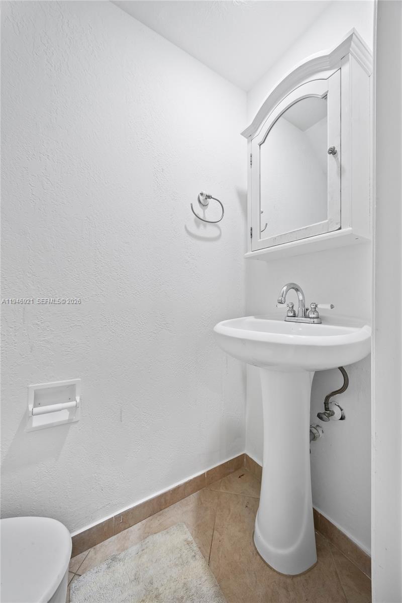 POINTE CONDO - Residential