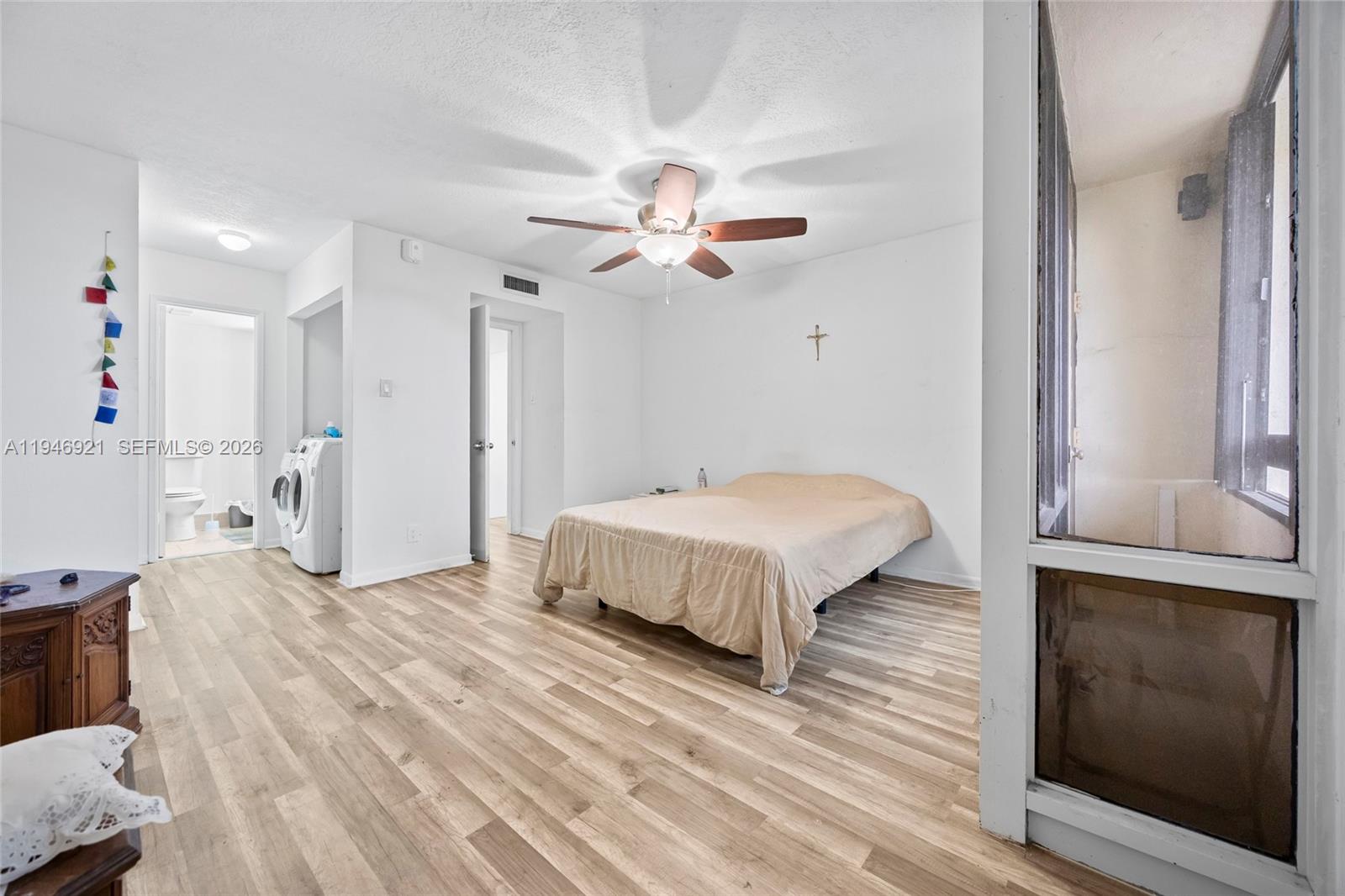 POINTE CONDO - Residential